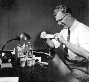 Chester Carlson uparcie dążył do stworzenia technologii umożliwiającej prostsze kopiowanie dokumentów