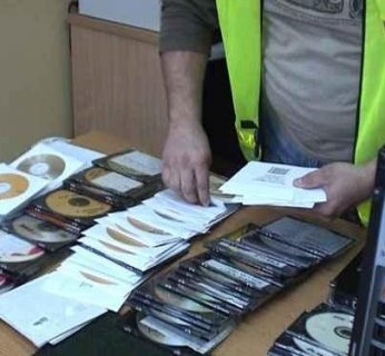 Niechlubne rekordy. U jednego z zatrzymanych zabezpieczono 400 GB treści pedofilskich. Inny rekordzista zgromadził ponad 150 tys. plików z pornografią dziecięcą.