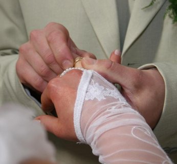 Fotografowie rejestrujący śluby najczęściej naświetlają zdjęcia w trybie manualnym, zdając się na automatykę pomiaru błysku.