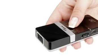 Dzięki miniaturowym rozmiarom i niewielkiej wadze, Optoma Pico zmieści się w każdej kieszeni