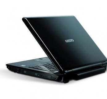 Opływowy kształt komputera oraz obudowa pokryta błyszczącym lakierem mają nadawać temu modelowi luksusowy charakter