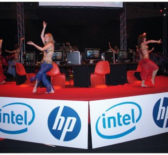 Podczas dwóch dni targowych tysiące fanów gier komputerowych odwiedziło multimedialną Intel Arena