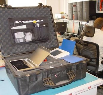 Niekiedy nie można zabrać komputera z miejsca przestępstwa. Wówczas technik jedzie tam z przenośnym systemem Image Master do proceduralnego kopiowania danych.