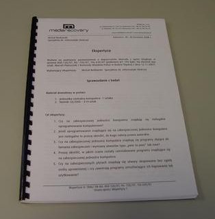 Finalnym etapem pracy technika w firmie Mediarecovery jest sporządzenie ekspertyzy. Nie stanowi ona dowodu, ale pomaga formułować śledczym zarzuty, które przedstawiają na procesie.