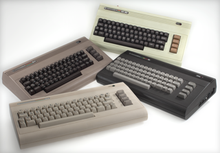 Od góry: Commodore VIC-20 (VC-20), C64 (stara wersja), C16 i C64 (nowsza wersja). Mimo podobnych obudów - tylko dwie z tych maszyn są ze sobą kompatybilne.