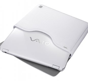 Wszystkim elementom notebooka CS11, od obudowy przez wsporniki na nadgarstki po widoczne powierzchnie wewnętrzne nadano przyciągającą uwagę kolorystykę