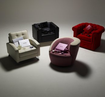 Wszystkim elementom notebooka CS11, od obudowy przez wsporniki na nadgarstki po widoczne powierzchnie wewnętrzne nadano przyciągającą uwagę kolorystykę