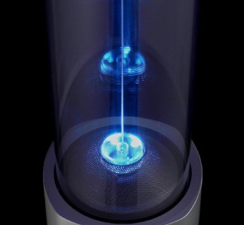 Smukła kolumna ze skóry i szkła emitująca dźwięk we wszystkich kierunkach