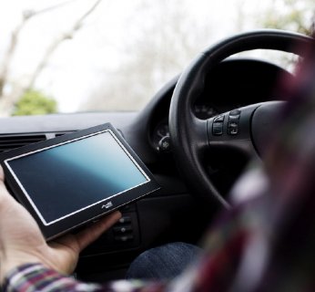 Mio C725 został wyposażony w dotykowy 7-calowy ekran o rozdzielczości 800 na 480 punktów