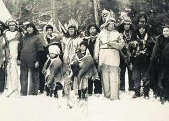 200 Indian Mohawk - To indiańskie plemię z rezerwatu Kahnawake w kanadyjskiej prowincji Quebec wydaje licencje na prowadzenie internetowych kasyn i prowadzi potężną serwerownię. Kilka sieci pokerowych korzysta z ich infrastruktury.