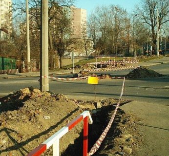 Wykopy pod kanalizację światłowodową na ul. Dolnej Wsi