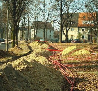 Wykopy pod kanalizację światłowodową na ul. Mickiewicza