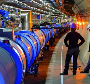 tunel wchodzący w skład Wielkiego Zderzacza Hadronów