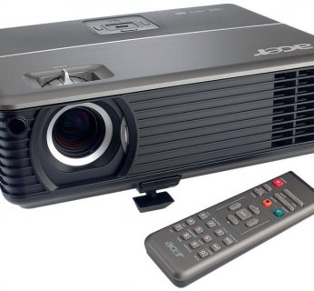 Projektor firmy Acer okazał się najlepszy, choć wcale nie najdroższy. Z pewnością nie będziemy zawiedzeni jakością reprodukowanego przez niego obrazu, zużycie energii nie doprowadzi nas do ruiny, a przyjemności z oglądania filmów nie będzie zakłócać żaden hałas. Po prostu dobry wybór.