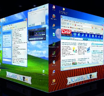 Efekt trójwymiarowego pulpitu, taki jak w Linuksie albo w Viście, jest teraz możliwy do uzyskania także w XP. Tutaj w postaci sześcianu zostały przedstawione dwa pulpity, standardowy pasek zadań Windows zastępuje w tym przypadku program RocketDock.