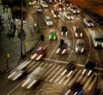 zdjęcie ulicy nocą