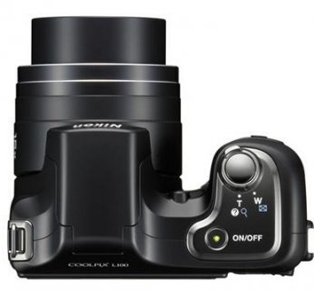 Model CoolPix L100 zasilany jest przez dwie baterie AA