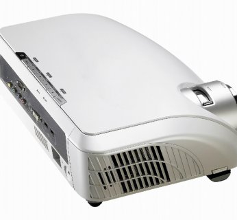 Urządzenie potrafi wyświetlić obraz o przekątnej 197 cali (5 metrów)