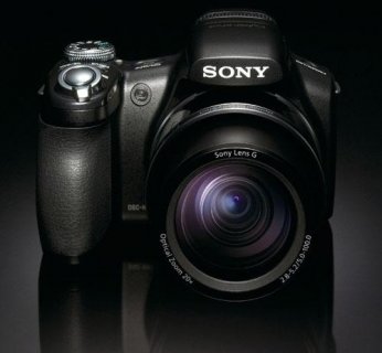 W aparat wbudowano funkcje do retuszu zdjęć, takie jak kadrowanie, korygowanie zaczerwienienia oczu i filtry artystyczne