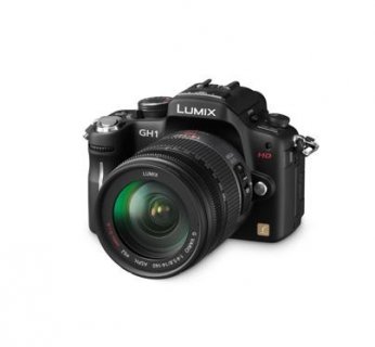 Ceny i dostępność zarówno nowego aparatu, jak i obydwu obiektywów, nie zostały jeszcze podane