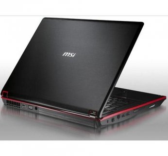 Obudowa wykonana z matowego aluminium jest wytrzymała i bezpieczna