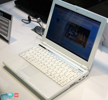 Model G12 waży niespełna 1,7 kilograma