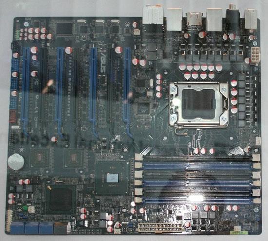 CeBIT 2009: Płyta X58 z siedmioma slotami PCI-Express x16
