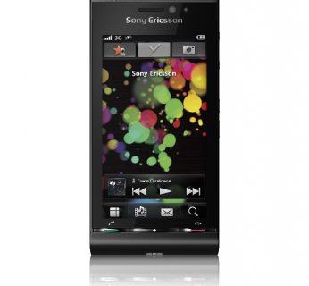 Sony Ericsson zaskoczył wszystkich prezentując Idou: działający pod kontrolą systemu Symbian, wyposażony w aparat o matrycy 12 Mpix palmofon. Byłby powód do radości, gdyby nie to, że nie należy się go spodziewać w sklepach wcześniej niż pod koniec roku. Przez ten czas konkurencja zdąży wypuścić kolejne, lepsze palmofony...