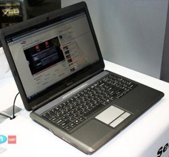 Notebook o oznaczeniu M15 waży zaś prawie 2,6 kilograma