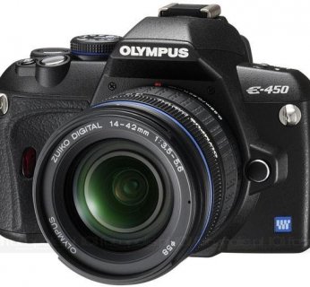 Olympus E-450 dostępny będzie od maja, w trzech wersjach - samo body, z obiektywem Zuiko 14-42mm oraz z dwoma obiektywami 14-42 i 40-150mm
