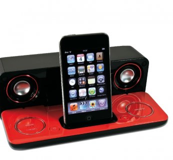 W skład zestawu wchodzą dwa futerały, uniwersalny zasilacz i cztery przejściówki dla odpowiednich wersji odtwarzaczy iPod