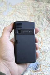 Nuvifone G60 - Czarna cegiełka z zaokrąglonymi rogami od tyłu