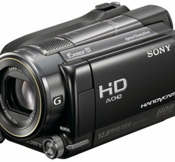 Kamery oferują również funkcję nagrywania płyty jednym przyciskiem i łatwe wykonywanie kopii zapasowej w komputerze przez szybki interfejs USB 2.0