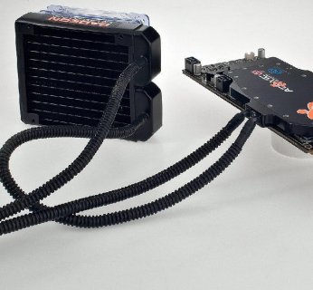 Zaletą tej karty prócz wysokiej wydajności jest chłodzenie wodne i bardzo bogate wyposażenie. Sapphire Radeon HD 4870 X2 Atomic 2048MB GDDR5.