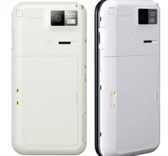 Telefon Toshiba Biblio mierzy 113 x 56 x 17,4 mm i waży około 165 gramów