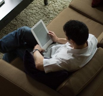 Urządzenie Amazon Kindle DX waży zaledwie 535 gramów