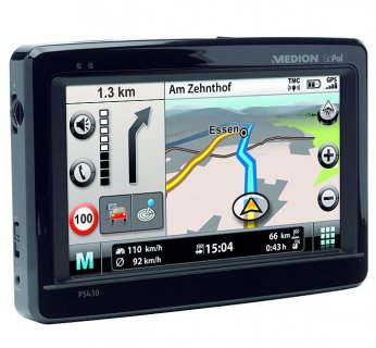 GoPOdbiorniki nawigacji satelitarnej mają coraz większe ekrany dotykowe – np. Medion al P5430 (ok. 1000 zł) wyposażony jest w wyświetlacz o przekątnej długości 5