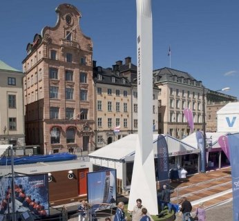 Obiekt może być wyposażony w ekrany dotykowe oraz miejsca przeznaczone na reklamy, co może być dla operatorów nowym źródłem przychodów