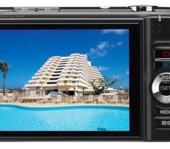 W aparacie nie zabrakło również dużego, 3-calowego wyświetlacza LCD