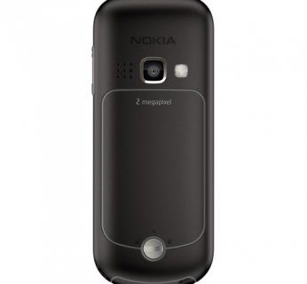 Nokia 3720 Classic mierzy 15,3 mm grubości, zaś waży 94 gramy