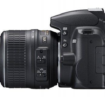 Lustrzanka jest na tyle mała, że bardzo wygodnie trzyma się ją w ręku