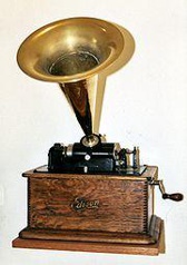 Fonograf odtwarzał dźwięk zapisany na woskowych cylindrach