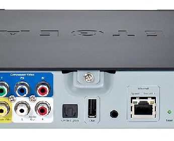 Na tylnym panelu znajdziemy cały komplet zdjęć w tym HDMI oraz USB.