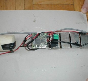 Listwę wykonano sposobem chałupniczym, tak jak i cały zestaw, w skład którego wchodził m.in. magnetowid.