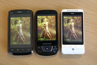Który ekran najlepiej reprodukuje kolory i ma najlepszą jasność? Od lewej: HTC Touch HD, Galaxy, HTC Hero