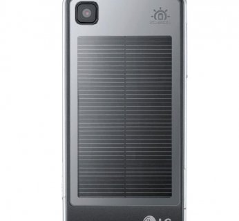 LG Pop mierzy 97,8 x 49,5 x 11,2 mm, zaś waży 87 gramów