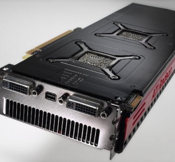 ATI Radeon 5970. Karta od drugiej strony jest także niemal w pełni zabudowana.