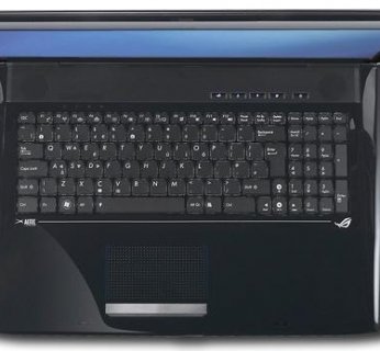 Laptop waży 3,85 kilograma