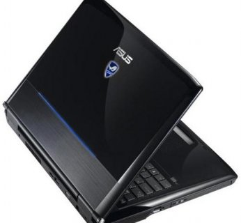 Laptop waży 3,85 kilograma