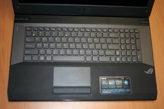 Doskonała klawiatura, świetny touchpad i fatalne przyciski touchpadu...
